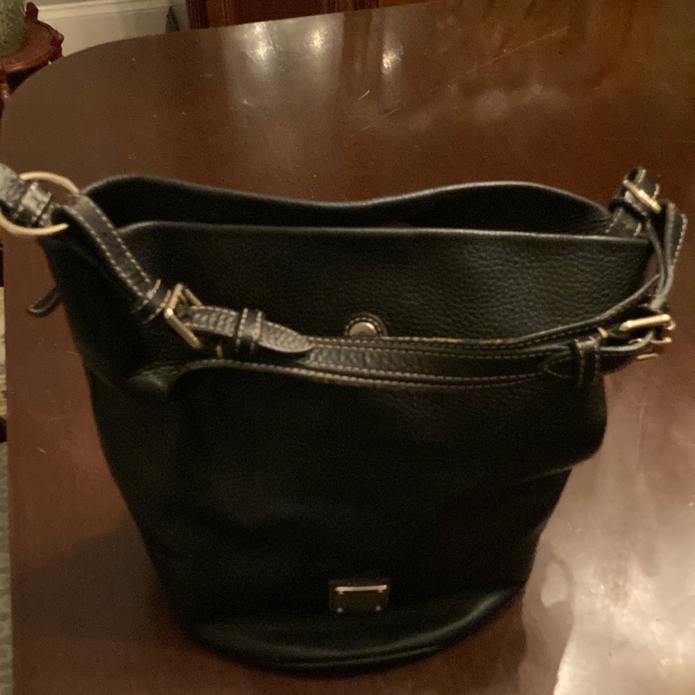 Dooney & Bourke black Leather pocket book. Great condition